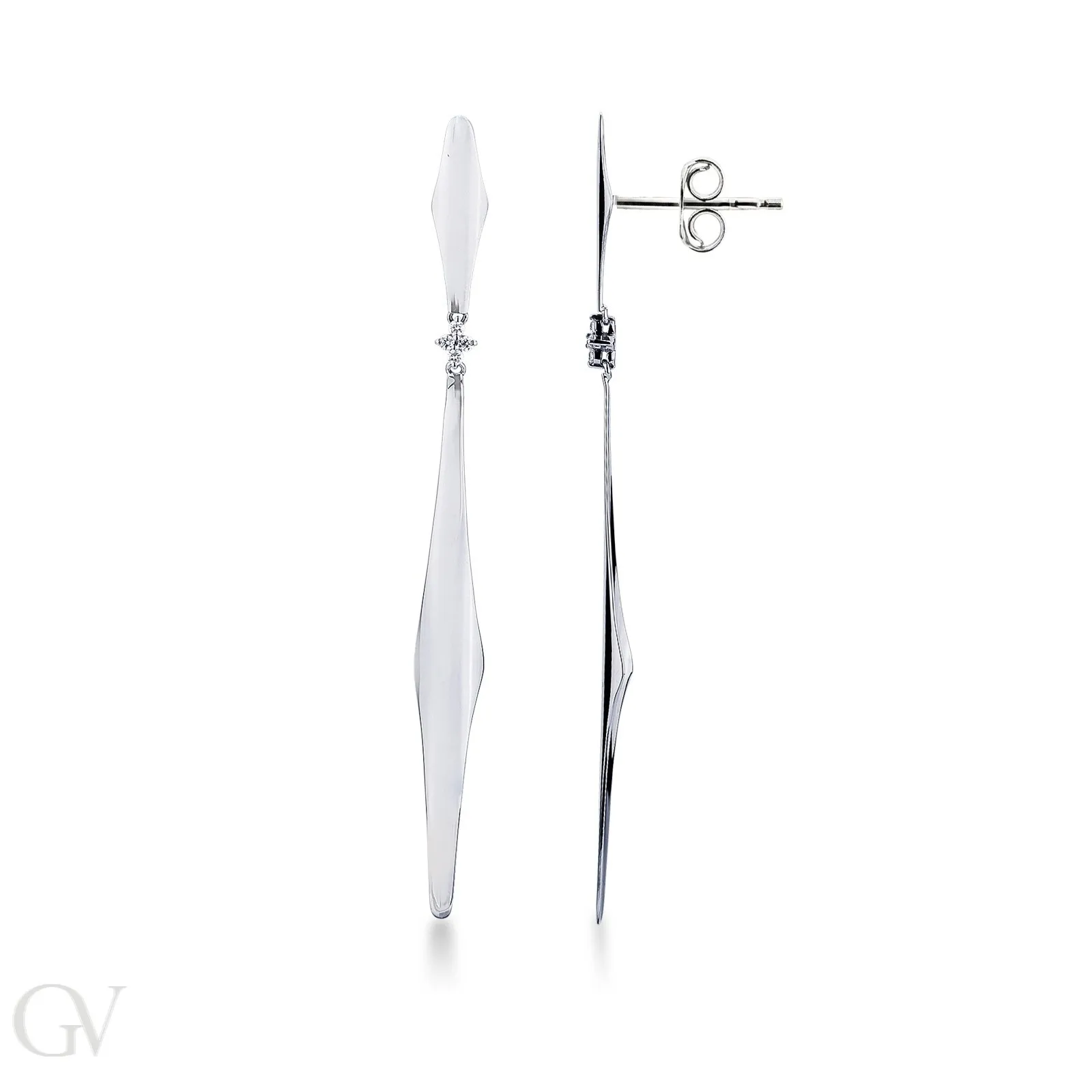 Orecchini pendenti a barretta in oro bianco 18k con diamanti, 8 cm.