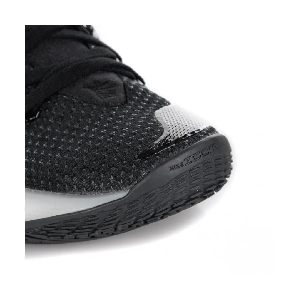 SCARPA BASSA KYRIE LOW 2 BLACK/WHITE